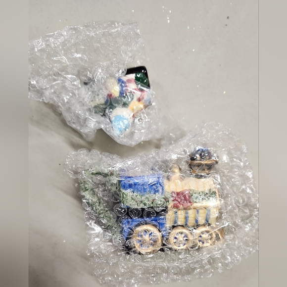 Holiday Tradition Vintage 5" Ceramic Christmas Train Teapot - Picture 9 of 9